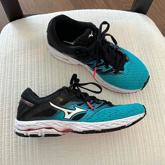 Mizuno Wave Shadow 2 size 6 - Picture 1 of 8